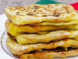 Mahjouba- crêpes salées algériennes à la chakchouka piquante aux oignons verts - écrasé de pomme de terre et fromage