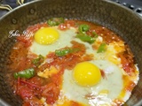 Menemen- petit déjeuner turc - œufs aux piments et tomates