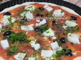Pizza ronde express à la féta - gruyère et tomates fraîches- cuisine facile