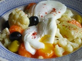 Salade de chou fleur - fenouil - carottes et œufs pochés - vinaigrette à l' ail
