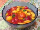 Salade de fruits aux abricots et fraises au sirop de jus de citron
