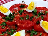 Salade de tomates- vinaigrette à l'ail et œufs durs
