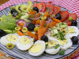 Salade fraîcheur - avocat- carotte-tomate- concombre et oeufs durs
