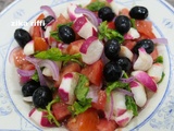 Salade radis et leurs fanes aux tomates et aux oignons