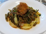 Tajine de haricots verts au veau sur lit de frites de pommes de terre ( loubia khadra marka )