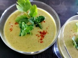 Gaspacho de courgettes aux herbes, curry et feta
