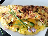 Omelette lardons, asperges, ail des ours et Scarmoza fumée