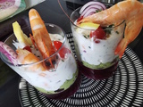 Verrines de crevettes et truite fumée au guacamole et yaourt