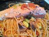 Spaghetti aux légumes et au saumon épicé