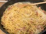 Spaghettis au bacon, piment et pecorino