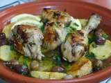 Tajine marocain au poulet- olives violettes et pommes de terre frites