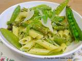 Penne aux asperges vertes, petits pois et pois gourmands, pesto à la Genovese et Mozzarella