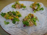 Salade de saumon à la mangue et croustillants de feuilles de riz