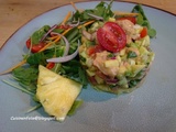 Tartare de saumon à l'ananas, avocat et coriandre