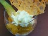 Verrine d'ananas caramélisé, mousse de mangue et biscuits au sésame