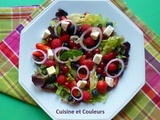 Salade verte aux fruits rouges et dés de chèvre