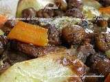 Plat familial! Porc, pommes de terre, carottes, marrons, oignons, baies et poivres Facile Gourmand Cuisson au four