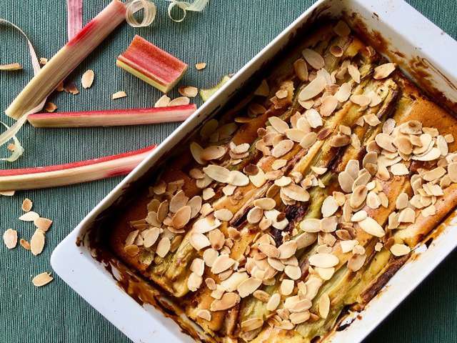 Recettes De Gateau A La Rhubarbe Et Amande