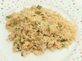 Riz sauté au poulet et oignon nouveau
