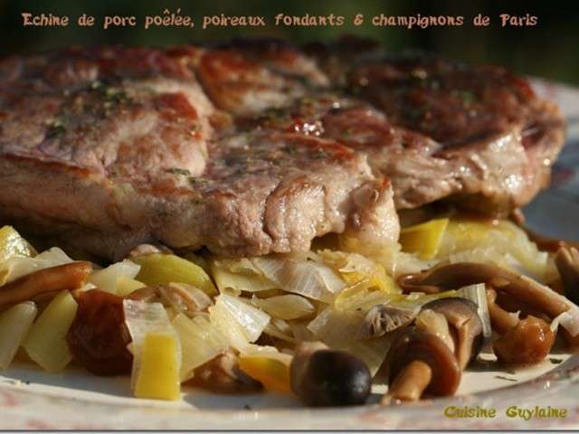 Échine de porc poêlée aux poireaux et champignons