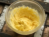 Sauce mayonnaise légère aux oeufs durs, parfumée au citron