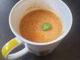 Soupe de tomate aux herbes aromatiques