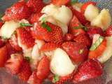 Salade de fruit fraises, pêche et basilic
