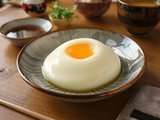Technique japonaise pour cuire un œuf parfait sans minuterie : découvrez l’art du Onsen Tamago