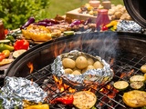 Voici l’accompagnement parfait pour vos grillades estivales : les pommes de terre grillées qui font l’unanimité chaque année