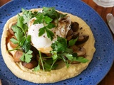 Poêlée de champignons, houmous & oeuf mollet