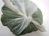 L'astuce pour emballer rapido une (grosse) salade dans ces foutus sachets en plastique du rayon légumes