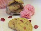 Cookies chocolat blanc – pétales de roses Cristallisés