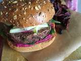 Pink Burger – Haricots rouge, chèvre, pomme et sauce ricotta-betterave