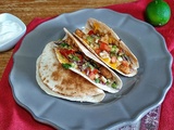 Tacos de poulet façon chipotle et ses légumes façon pico de gallo