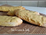 Petits pains sablés du goûter glacés au chocolat blanc