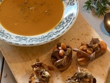 Duo festif : velouté au potiron à la crème de millet et crostini forestiers