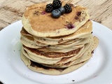 Pancakes vegan au yaourt et myrtilles