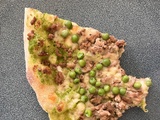 L’incroyable pizza aux petits pois et à la saucisse