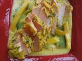 Salade de mangue-concombre et son saumon épicé