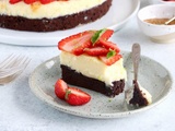 Brownie cheesecake au chocolat blanc et aux fraises