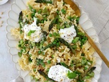 Pâtes aux asperges vertes, petits pois et burrata