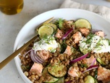 Salade tiède de lentilles au saumon et sauce tzatziki