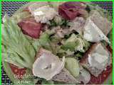 Salade de fromage de chèvre chaud, pain complet, jambon serrano et sa vinaigrette allégée