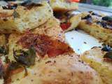 Focaccia au jambon de parme olives pesto tomates