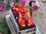 Naked cake chocolate et fruits rouges