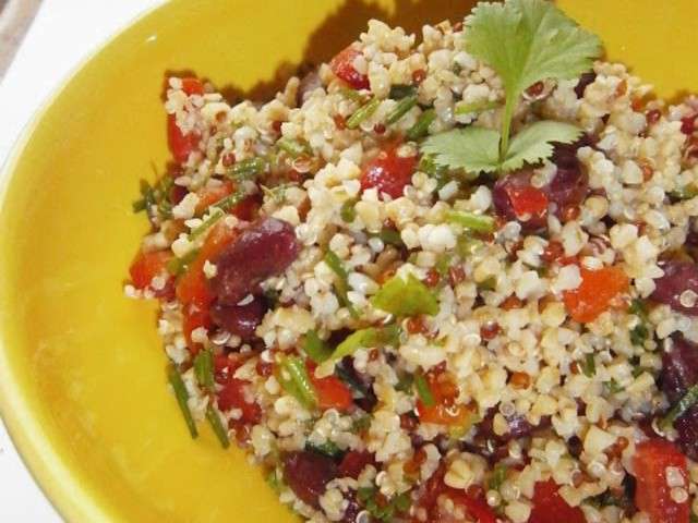Taboulé indien végétarien avec quinoa et boulgour aux épices