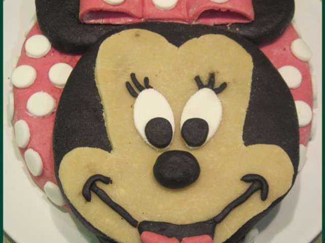 Gâteau d'anniversaire Minnie (décoration en pâte à sucre) 