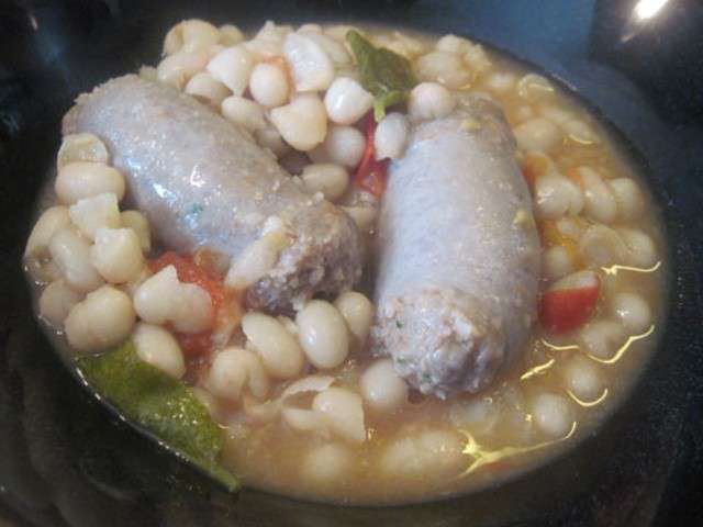 Haricots blancs et saucisses au vin blanc