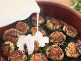 Boulettes de poulet au quinoa et épinards : une recette légère et savoureuse sous les 500 kcal