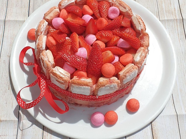 Gâteau de princesse Barbie Charlotte aux fraises - Recette par